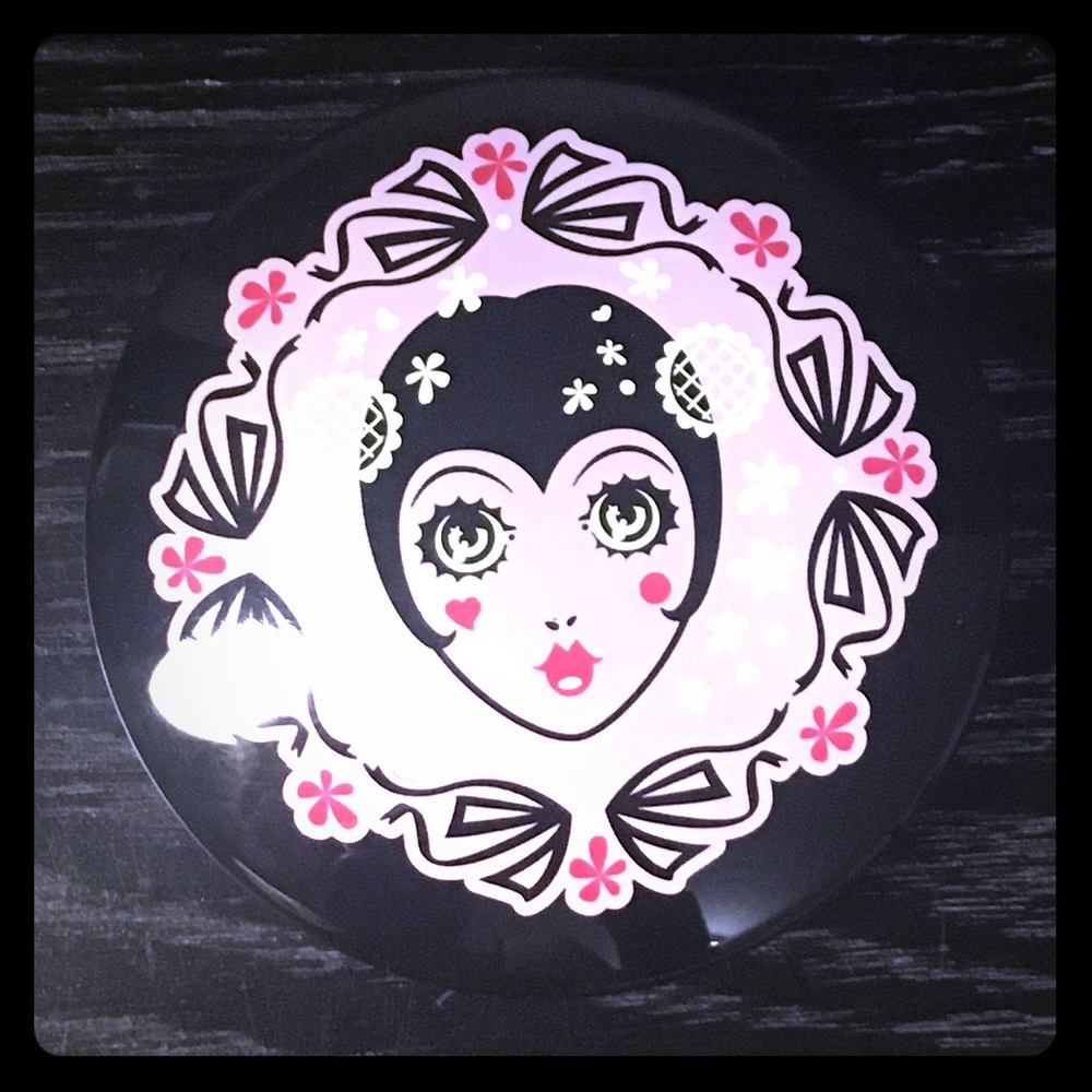 Anna Sui dolly girl powder compact